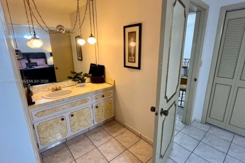 House in Miami, Florida 5 bedrooms, 233.56 sq.m. № 2009754 - photo 28