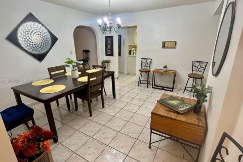 House in Miami, Florida 5 bedrooms, 233.56 sq.m. № 2009754 - photo 26