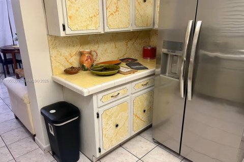 House in Miami, Florida 5 bedrooms, 233.56 sq.m. № 2009754 - photo 18