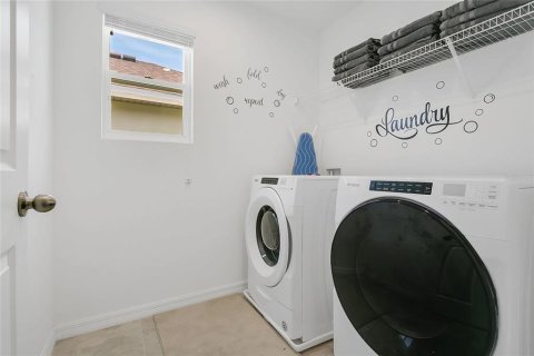 Casa en venta en Kissimmee, Florida, 7 dormitorios, 328.22 m2 № 1717290 - foto 27