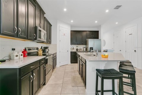 Casa en venta en Kissimmee, Florida, 7 dormitorios, 328.22 m2 № 1717290 - foto 7