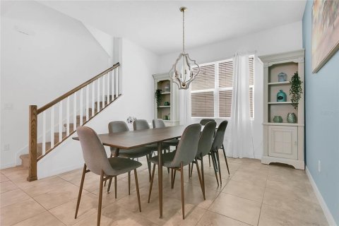 Casa en venta en Kissimmee, Florida, 7 dormitorios, 328.22 m2 № 1717290 - foto 6