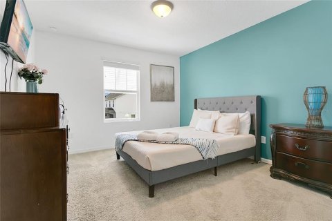 Casa en venta en Kissimmee, Florida, 7 dormitorios, 328.22 m2 № 1717290 - foto 13