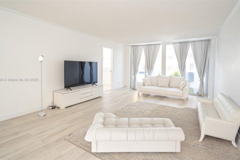 Copropriété à louer à Hallandale Beach, Floride: 2 chambres, 85.47 m2 № 1964872 - photo 13