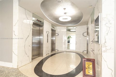 Copropriété à louer à Hallandale Beach, Floride: 2 chambres, 85.47 m2 № 1964872 - photo 10