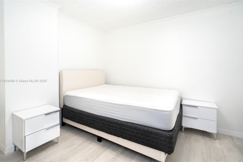 Copropriété à louer à Hallandale Beach, Floride: 2 chambres, 85.47 m2 № 1964872 - photo 14