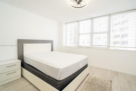 Copropriété à louer à Hallandale Beach, Floride: 2 chambres, 85.47 m2 № 1964872 - photo 23