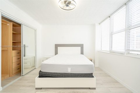 Copropriété à louer à Hallandale Beach, Floride: 2 chambres, 85.47 m2 № 1964872 - photo 22