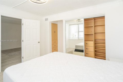 Copropriété à louer à Hallandale Beach, Floride: 2 chambres, 85.47 m2 № 1964872 - photo 24