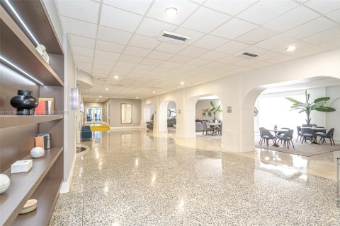 Copropriété à louer à Hallandale Beach, Floride: 2 chambres, 85.47 m2 № 1964872 - photo 7