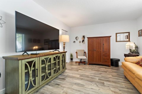 Condo in Palm Beach Gardens, Florida, 2 bedrooms № 2245591 - photo 21