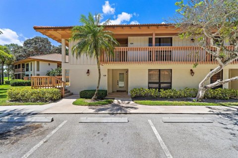 Condo in Palm Beach Gardens, Florida, 2 bedrooms № 2245591 - photo 2