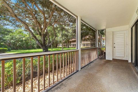 Condo in Palm Beach Gardens, Florida, 2 bedrooms № 2245591 - photo 25