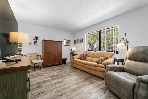 Condo in Palm Beach Gardens, Florida, 2 bedrooms № 2245591 - photo 20