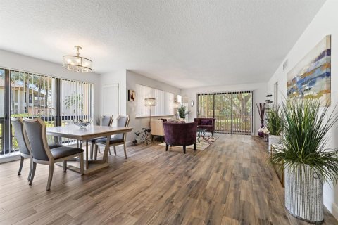Condo in Palm Beach Gardens, Florida, 2 bedrooms № 2245591 - photo 4
