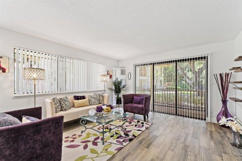 Condo in Palm Beach Gardens, Florida, 2 bedrooms № 2245591 - photo 7