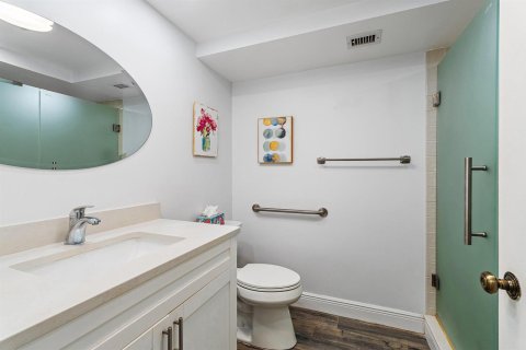 Condo in Palm Beach Gardens, Florida, 2 bedrooms № 2245591 - photo 18