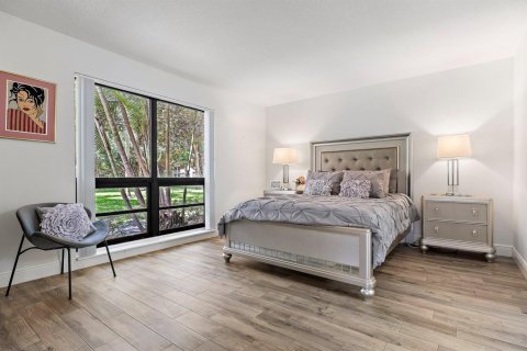 Condo in Palm Beach Gardens, Florida, 2 bedrooms № 2245591 - photo 14