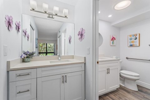 Condo in Palm Beach Gardens, Florida, 2 bedrooms № 2245591 - photo 17