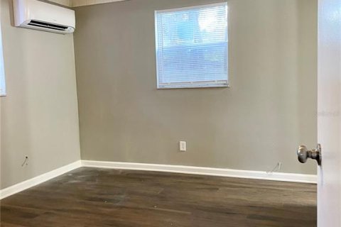 Immobilier commercial à vendre à Tampa, Floride: 4 chambres, 107.4 m2 № 1816877 - photo 12
