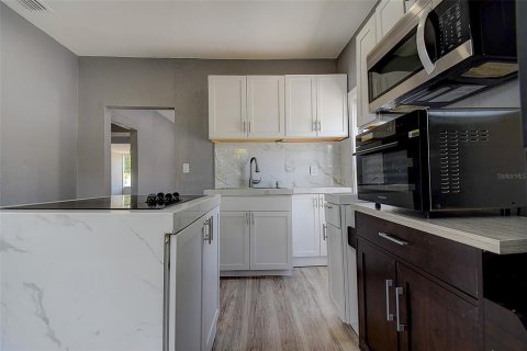 Купить виллу или дом в Сент-Питерсберг, Флорида 6 комнат, 61.32м2, № 1755506 - фото 10