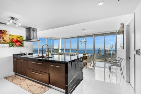 Condominio en Miami, Florida, 3 dormitorios  № 2060382