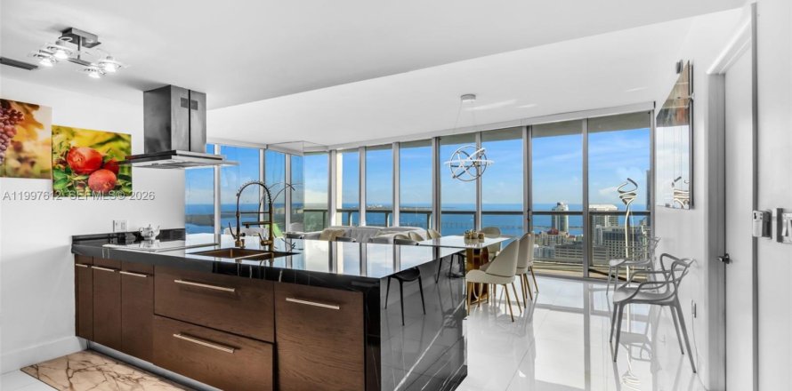 Condo à Miami, Floride, 3 chambres  № 2060382