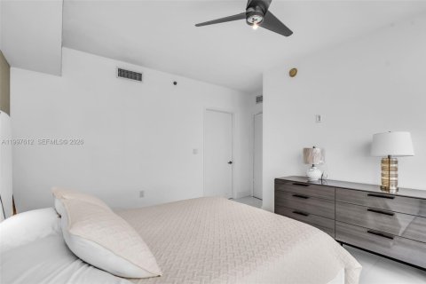 Copropriété à louer à Miami, Floride: 3 chambres, 173.73 m2 № 2060382 - photo 15