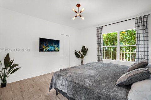 House in Miami, Florida 6 bedrooms, 187.57 sq.m. № 2000220 - photo 19