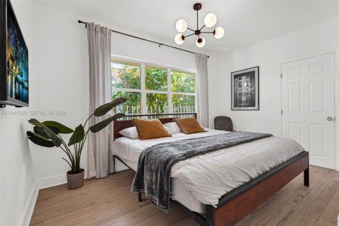 House in Miami, Florida 6 bedrooms, 187.57 sq.m. № 2000220 - photo 11