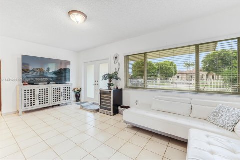 Casa en venta en Homestead, Florida, 3 dormitorios, 143.53 m2 № 1934862 - foto 18