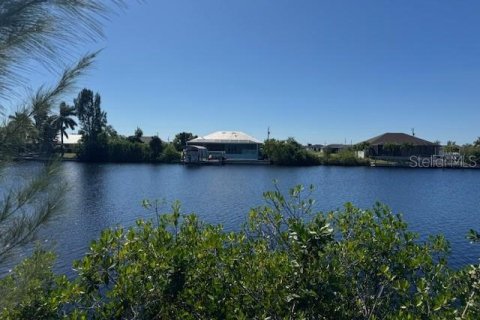 Terreno en Cape Coral, Florida № 2430932