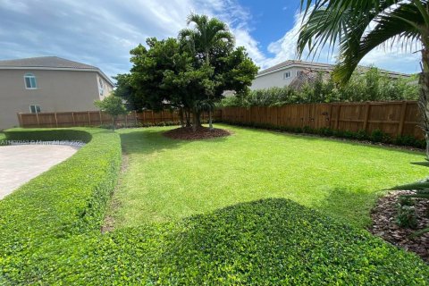 House in Homestead, Florida 5 bedrooms, 331.38 sq.m. № 1809101 - photo 20