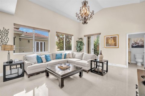 House in Homestead, Florida 5 bedrooms, 331.38 sq.m. № 1809101 - photo 28