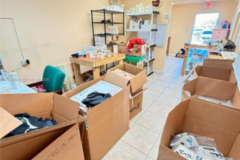 Commercial property in West Park, Florida № 2028219 - photo 13