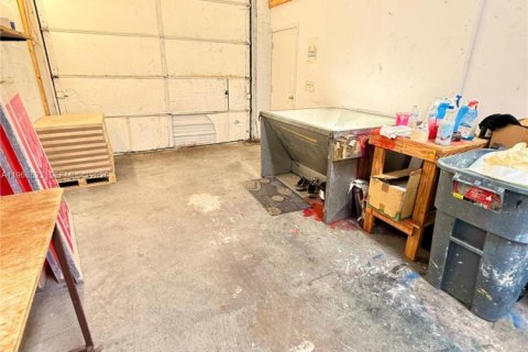 Commercial property in West Park, Florida № 2028219 - photo 9
