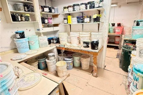 Commercial property in West Park, Florida № 2028219