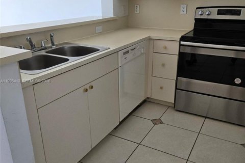 Copropriété à vendre à Cutler Bay, Floride: 2 chambres, 75.16 m2 № 2058412 - photo 2