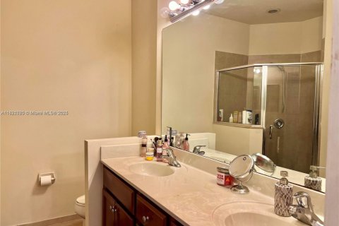 Снять в аренду таунхаус в Майами, Флорида 4 спальни, 171.5м2, № 1961395 - фото 6