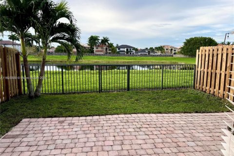 Снять в аренду таунхаус в Майами, Флорида 4 спальни, 171.5м2, № 1961395 - фото 7