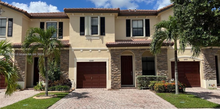 Таунхаус в Майами, Флорида 4 спальни, 171.5м2 № 1961395