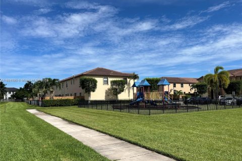 Снять в аренду таунхаус в Майами, Флорида 4 спальни, 171.5м2, № 1961395 - фото 9