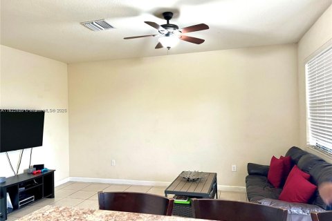 Снять в аренду таунхаус в Майами, Флорида 4 спальни, 171.5м2, № 1961395 - фото 3