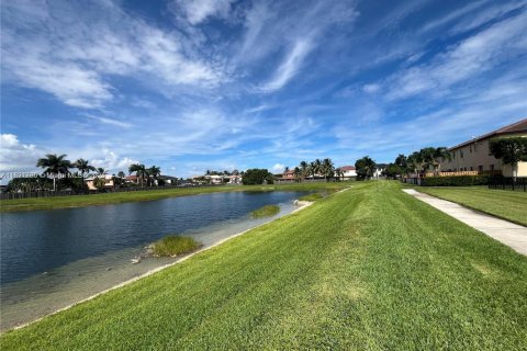 Снять в аренду таунхаус в Майами, Флорида 4 спальни, 171.5м2, № 1961395 - фото 8