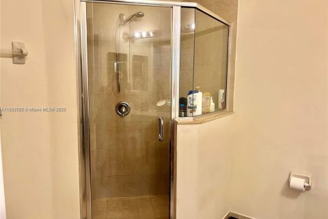 Снять в аренду таунхаус в Майами, Флорида 4 спальни, 171.5м2, № 1961395 - фото 5