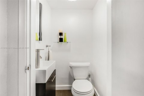 Casa en venta en Miami, Florida, 4 dormitorios, 257.53 m2 № 1972988 - foto 30