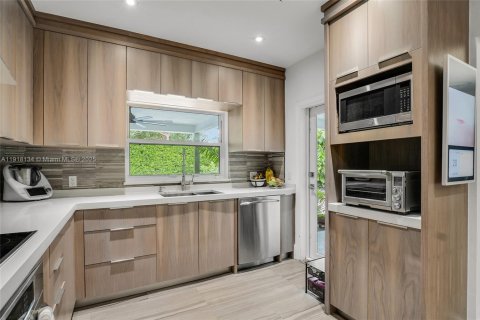 Casa en venta en Miami, Florida, 4 dormitorios, 257.53 m2 № 1972988 - foto 5