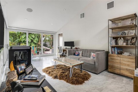 Casa en venta en Miami, Florida, 4 dormitorios, 257.53 m2 № 1972988 - foto 29