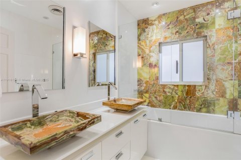 Casa en venta en Miami, Florida, 4 dormitorios, 257.53 m2 № 1972988 - foto 20