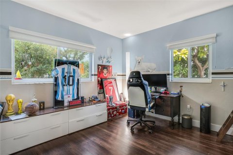 Casa en venta en Miami, Florida, 4 dormitorios, 257.53 m2 № 1972988 - foto 22